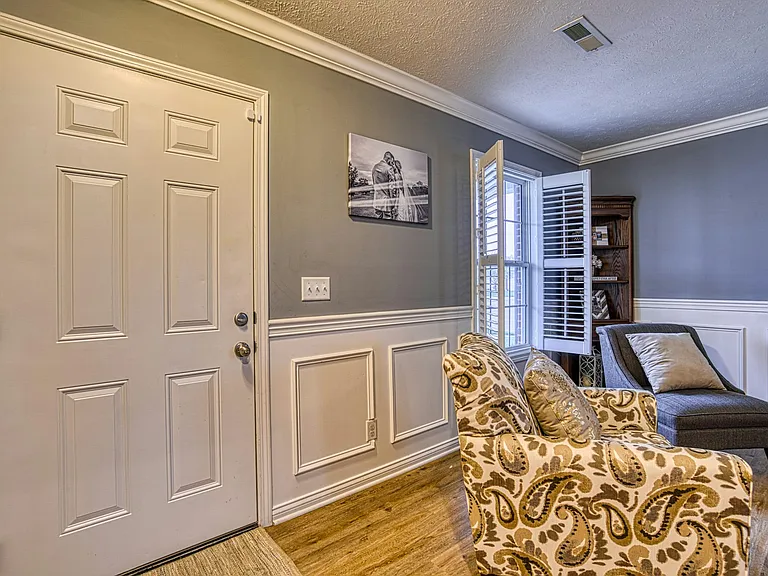 4880 Imperial Dr — Photo 8
