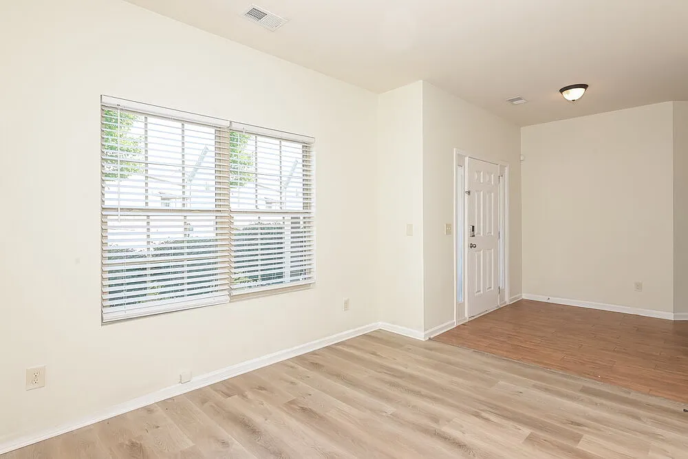 4 bed, 2.5 bath, 2434 sqft, $2,760 — Photo 4