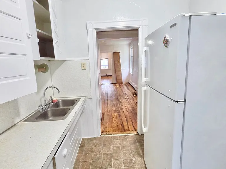 25 Read Ave — Photo 3