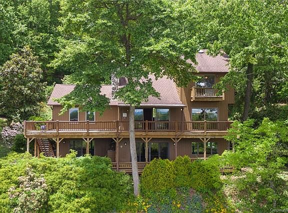 2nd image of 1033 High Vista Dr
