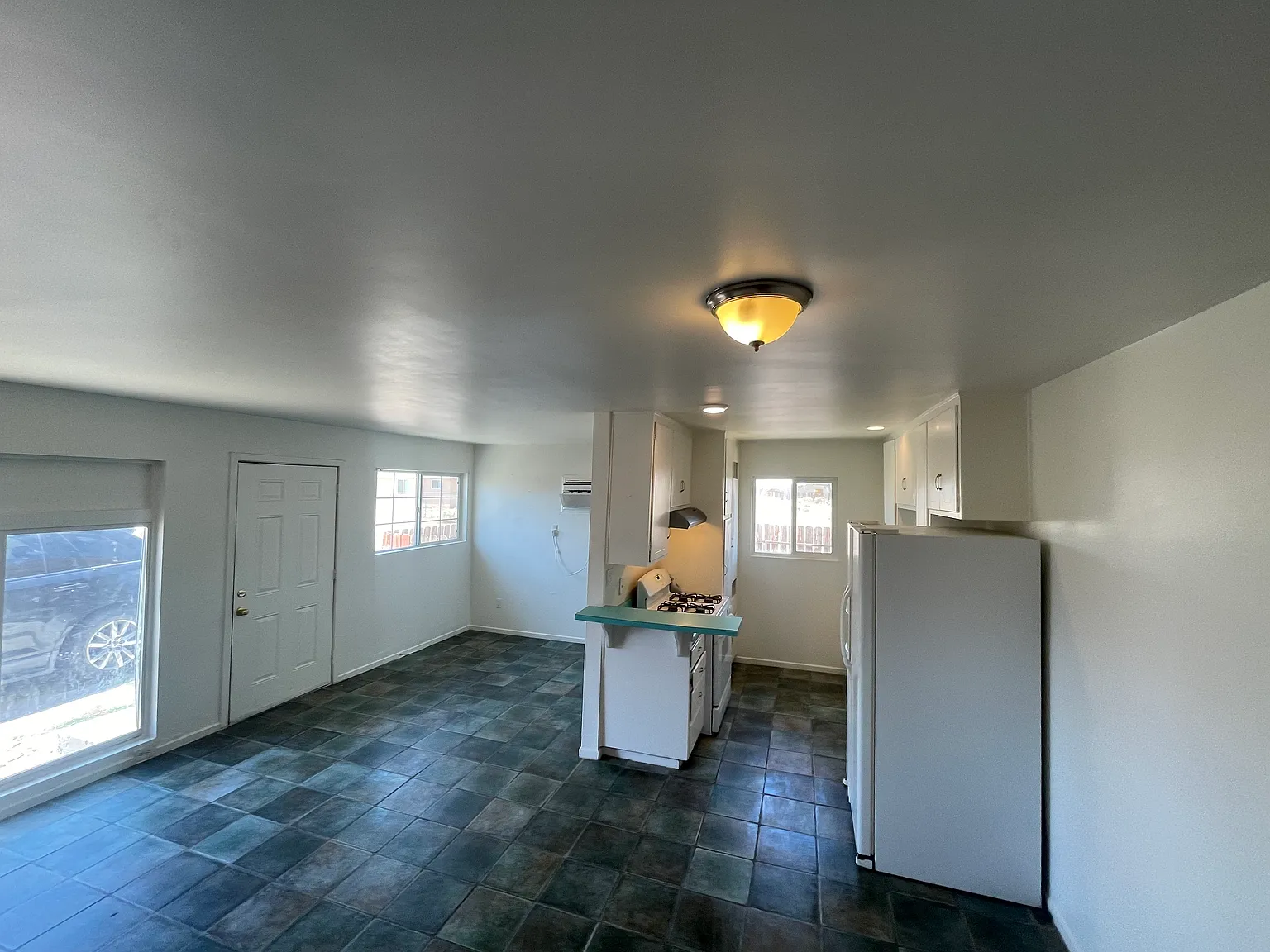 2 bed, 855 sqft, $1,300 — Photo 3