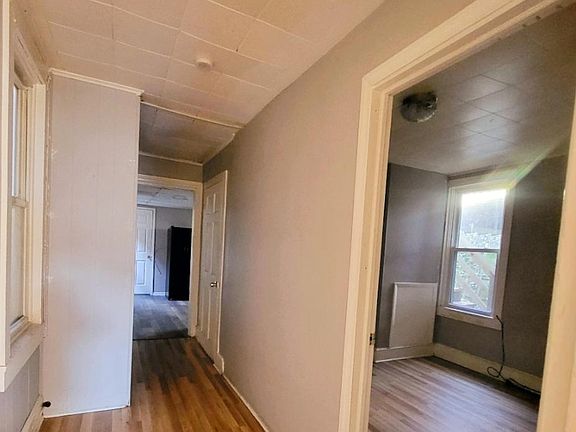 4th image of 623 N Centre St #2