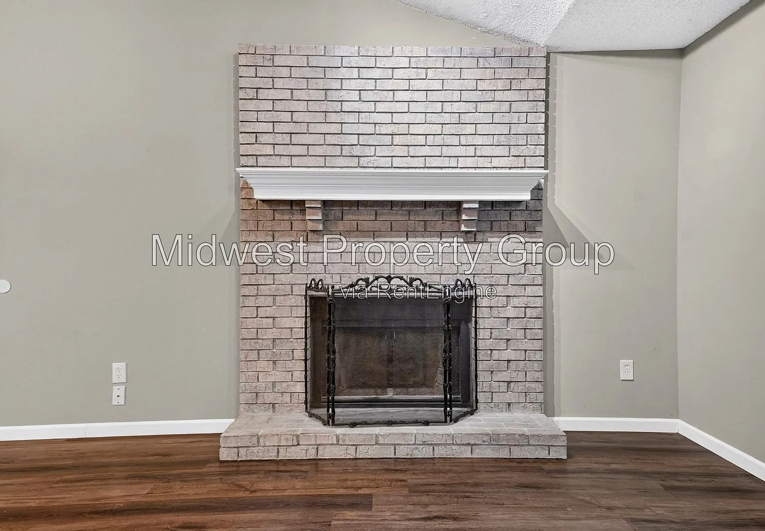3 bed, 2.0 bath, 1015 sqft, $1,695 — Photo 2