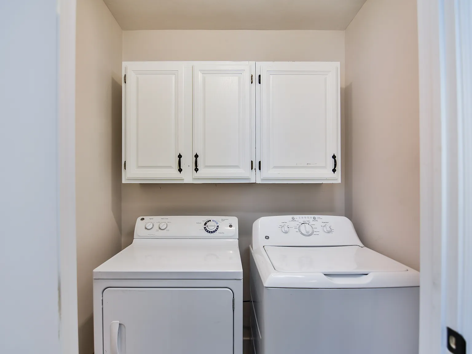 2 bed, 944 sqft, $1,950 — Photo 3