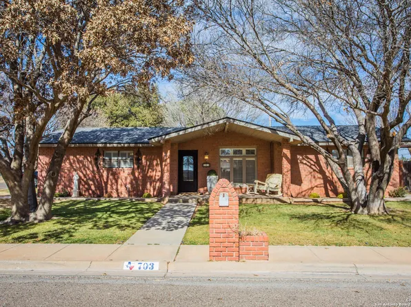 703 E Fir St, Denver City, TX 79323