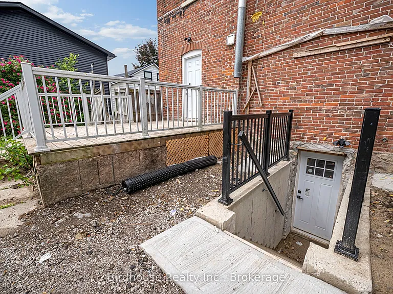 108 Lindsay St S #B — Photo 1