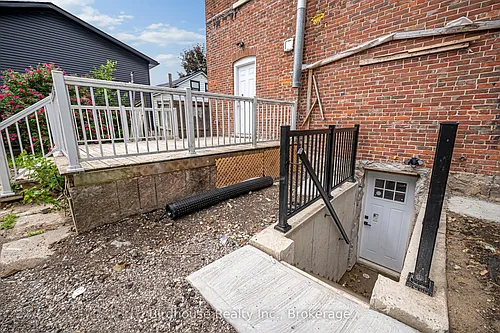 108 Lindsay St S #B Photo 1