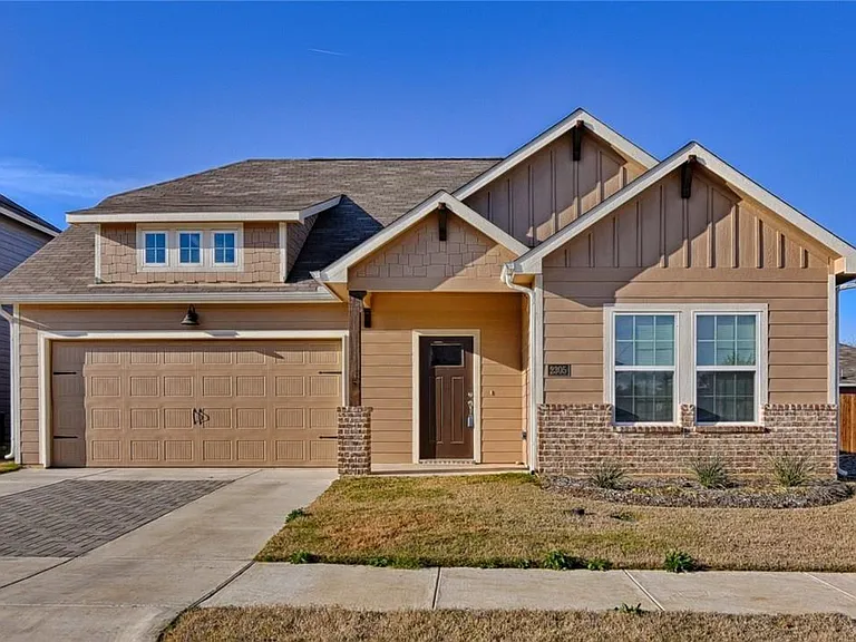 2305 Paxton Way — Photo 1
