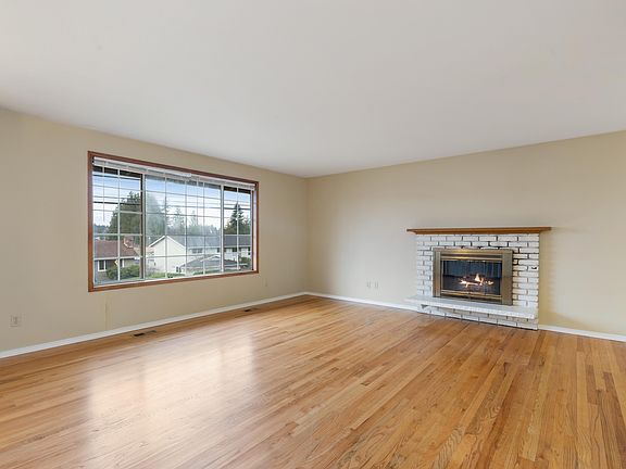 4th image of 1415 Park St