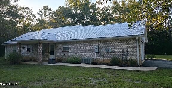 3rd image of 1101 Summerlin Bayou Rd