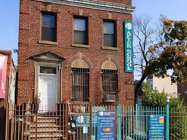 5519 Metropolitan Ave, Ridgewood, NY 11385