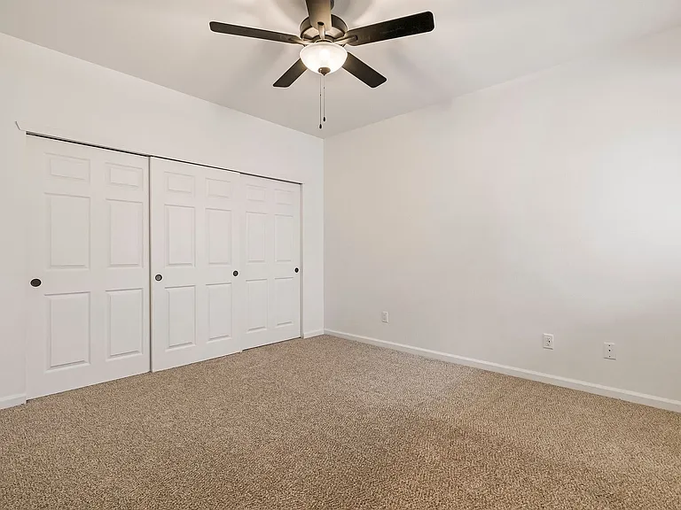 Sterling Oaks Luxury Apartments — Photo 70