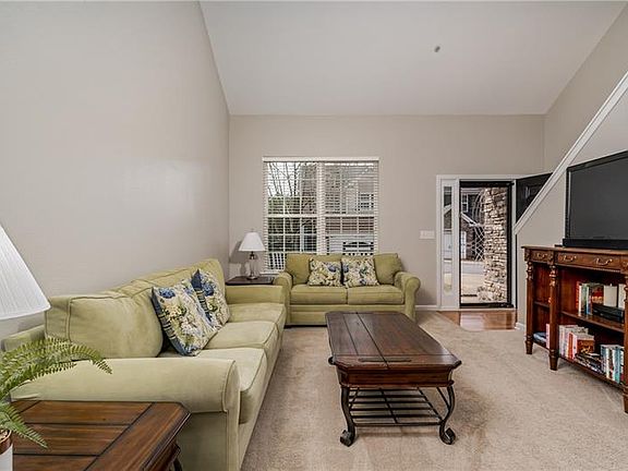5th image of 412 Pierpont Ct