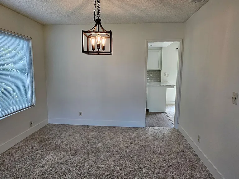 1406 Oak Knoll Rd — Photo 6