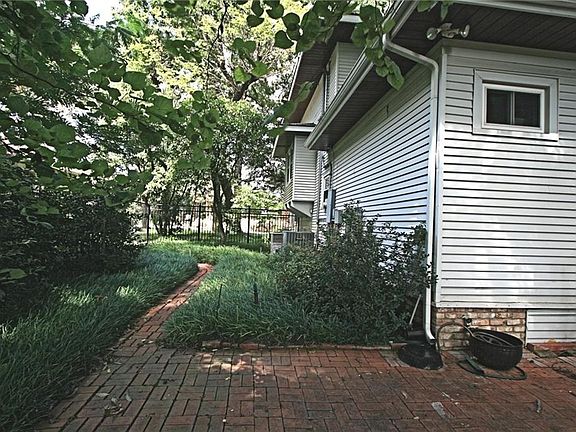 5th image of 803 W Marvin Ave