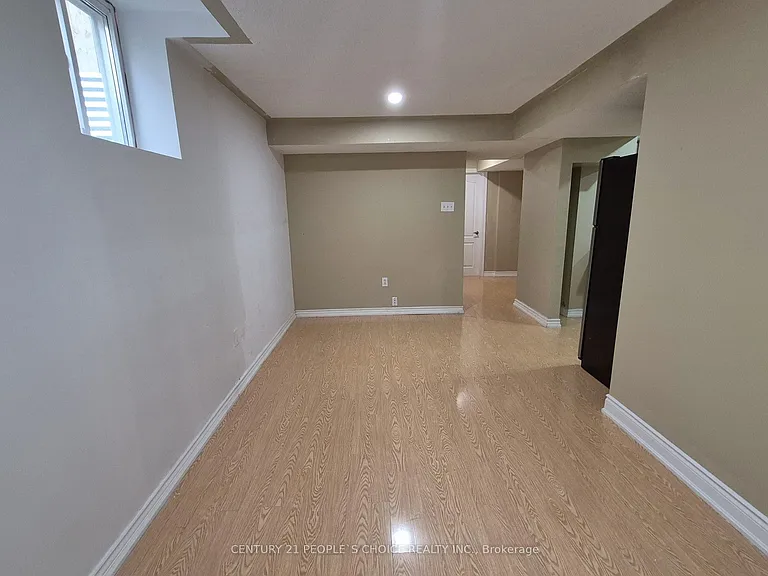 1292 Godwick Dr #LOWER — Photo 21