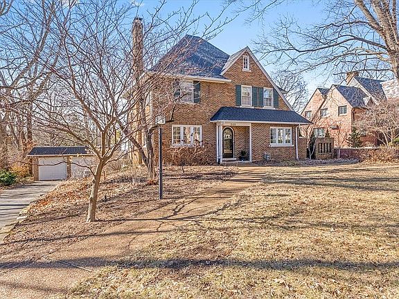 2nd image of 2121 S Illini Rd