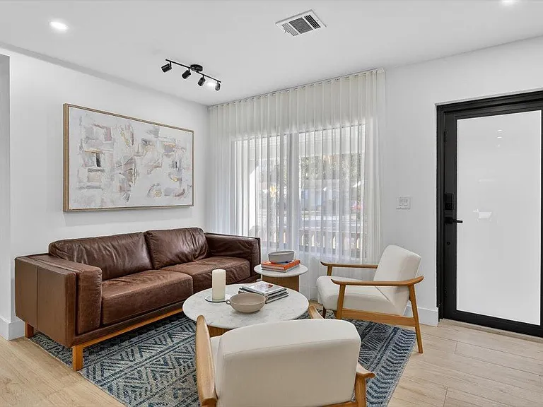 SW 26th Ln — Photo 2