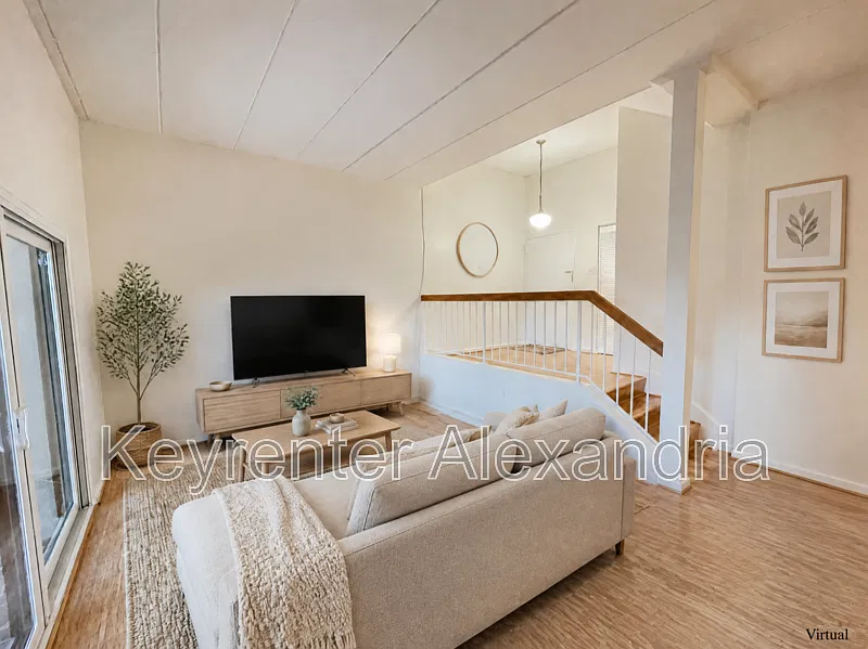 2 bed, 1.0 bath, 1110 sqft, $3,200 — Photo 1