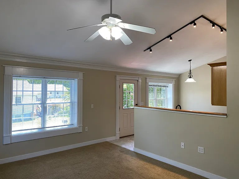 150 Uxbridge Rd #A — Photo 4