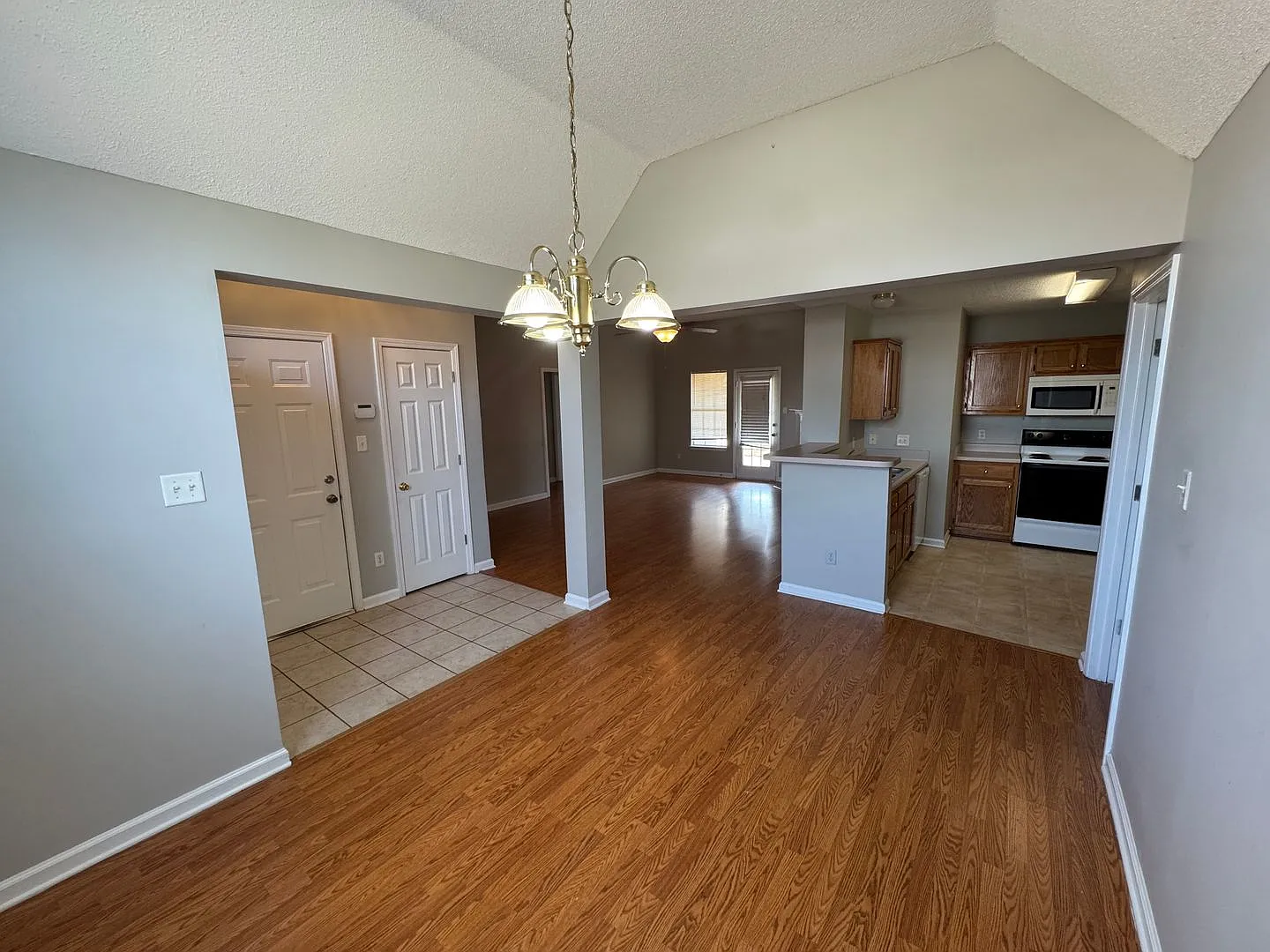 Charming 3-Bedroom Home in Cordova-Comfort & Convenience! — Photo 2