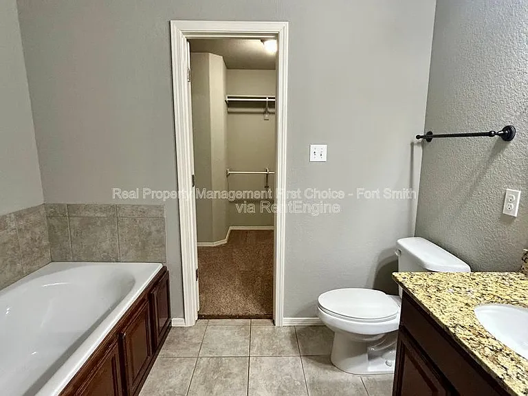 423 Ridge Point Dr — Photo 16