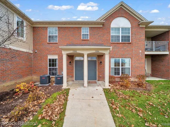 51888 E Pointe Ln Unit 71, New Baltimore, MI 48051