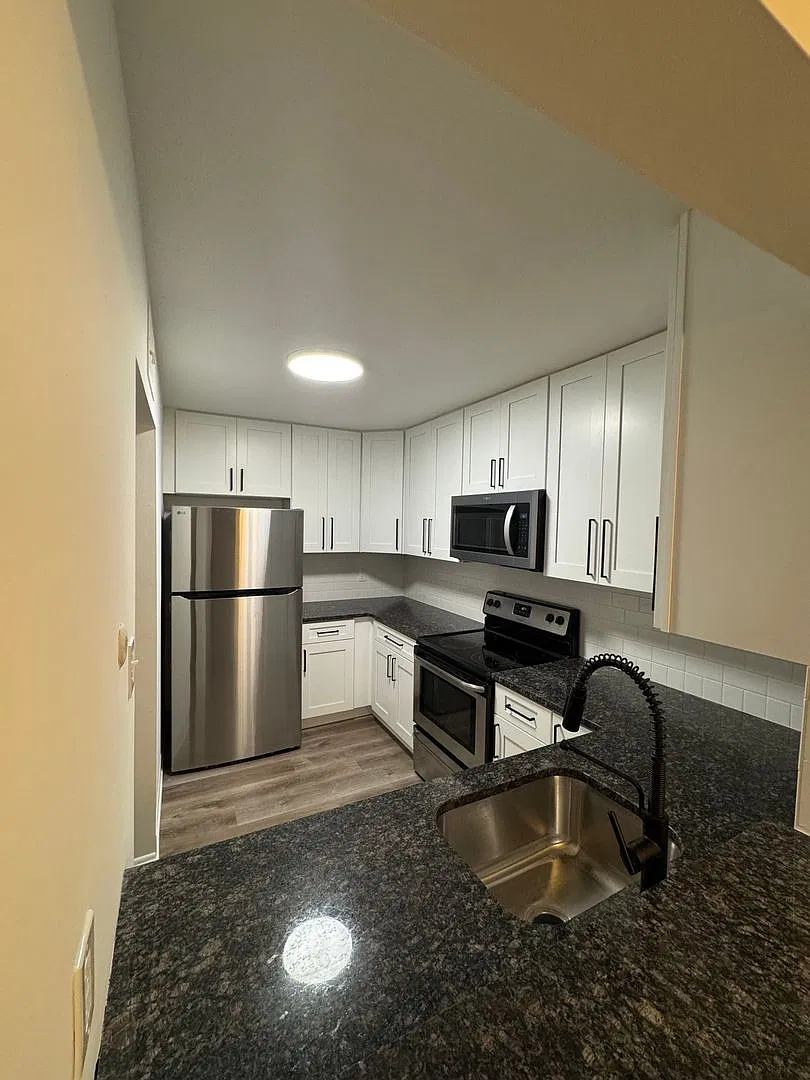 Renovated 2BR Condo in Maple Shade — Photo 3