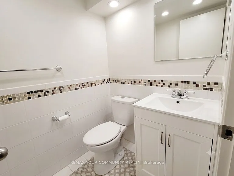 376 Agar Ave #UPPER — Photo 6
