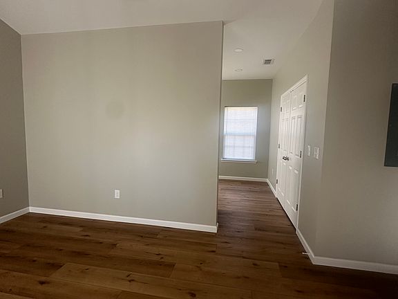 3rd image of 139 Henderson St