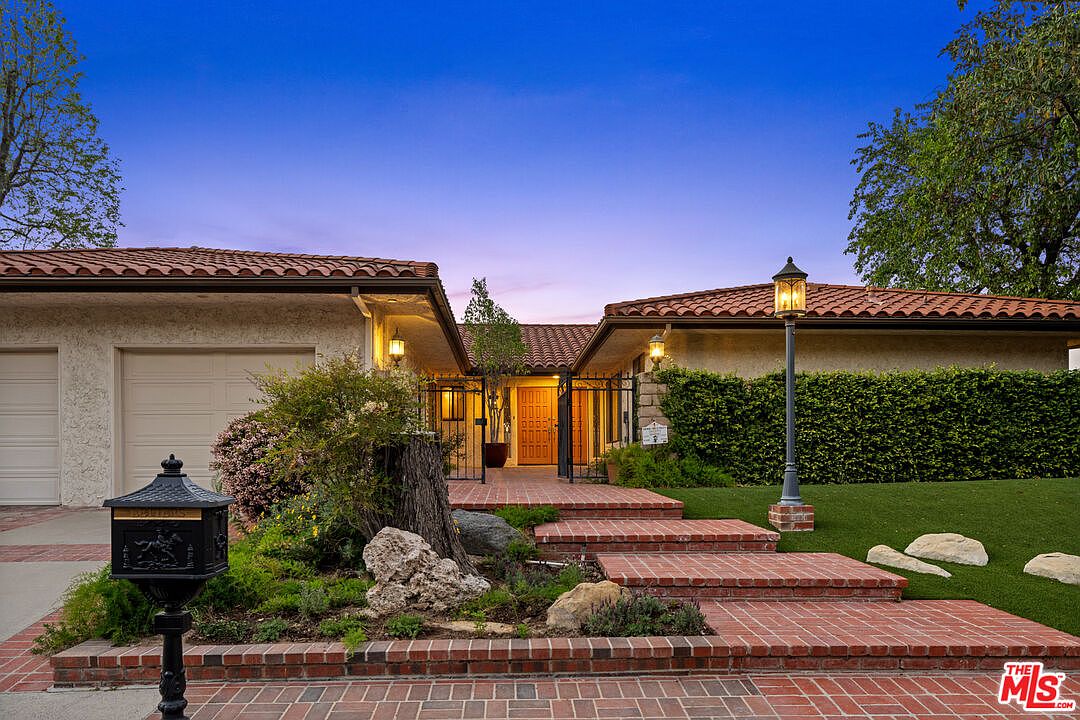 18919 La Montana Pl, Tarzana, CA 91356 | Zillow