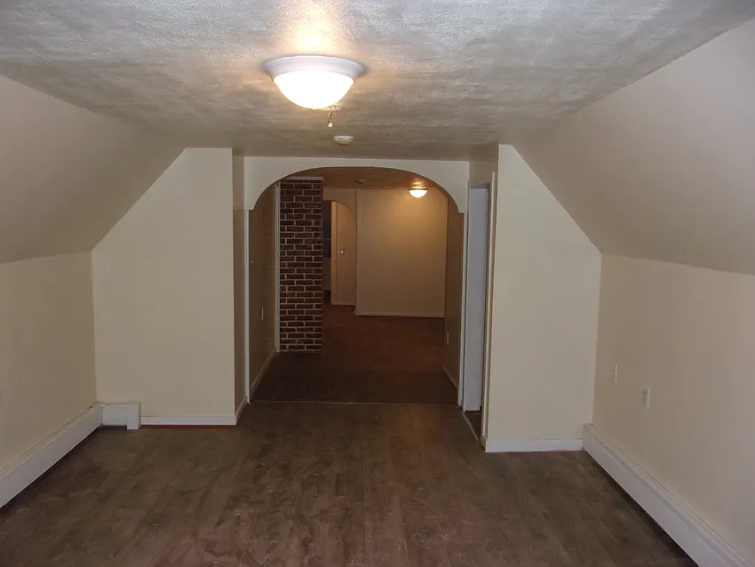 3 bed, 900 sqft, $1,900 — Photo 4