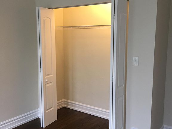 3rd image of 3823.5 N Greenview Ave #3W