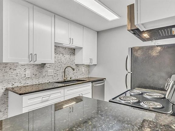 5th image of 4530 Holly St APT 8