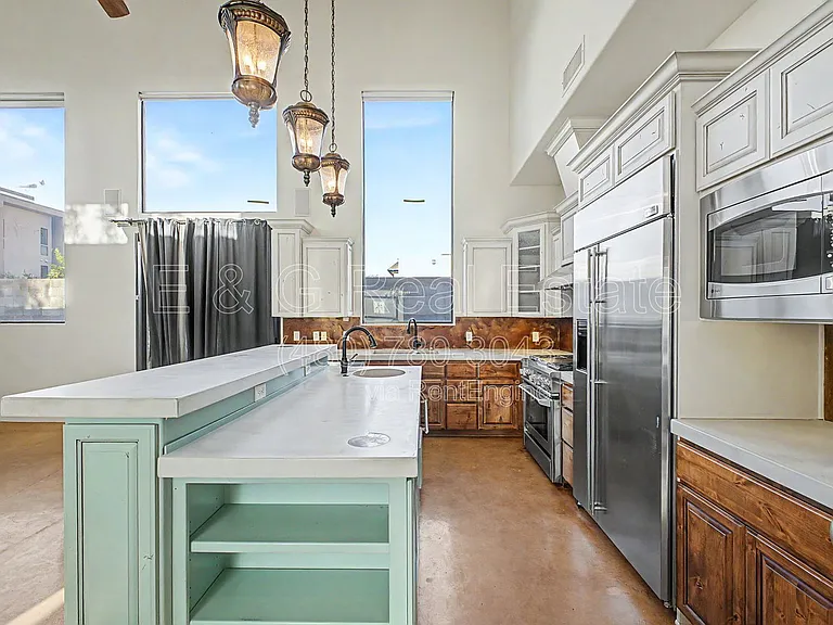 304 S Wilson St — Photo 15