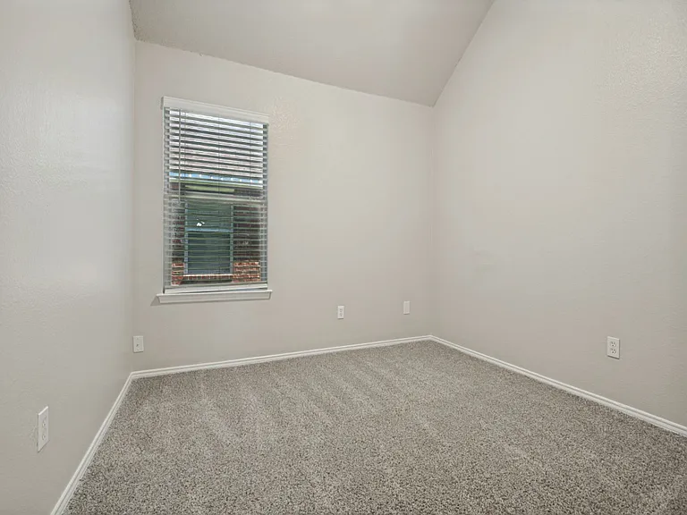 5051 Showdown Ln — Photo 3