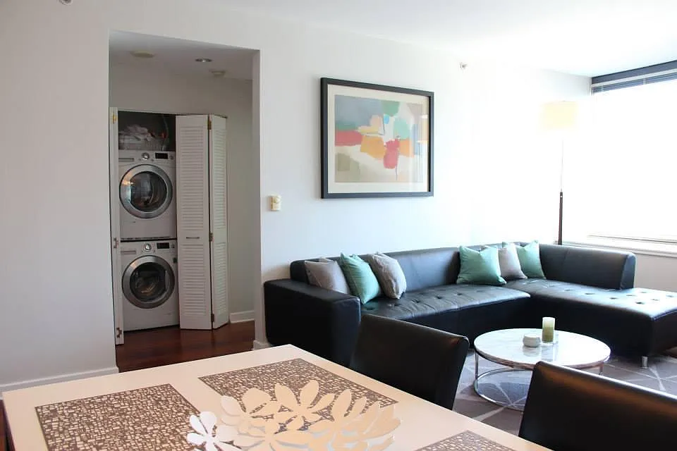 1 bed, 896 sqft, $3,650 — Photo 3