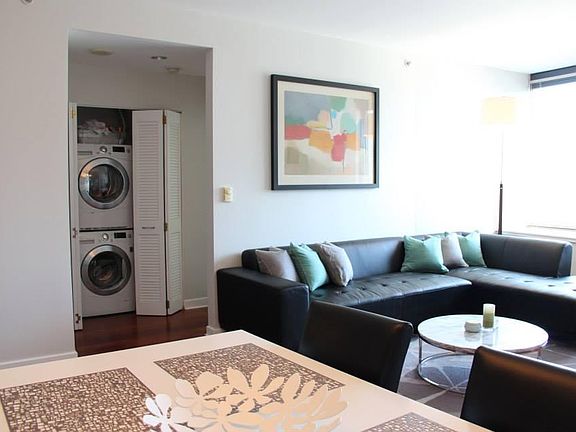 3rd image of 260 King St Unit 1007