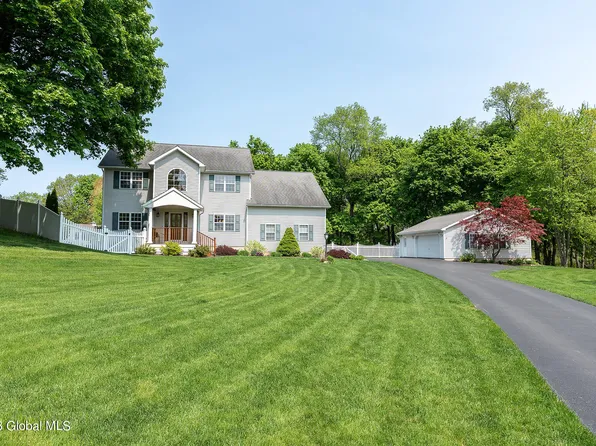 8 Roberts Lane, Latham, NY 12110