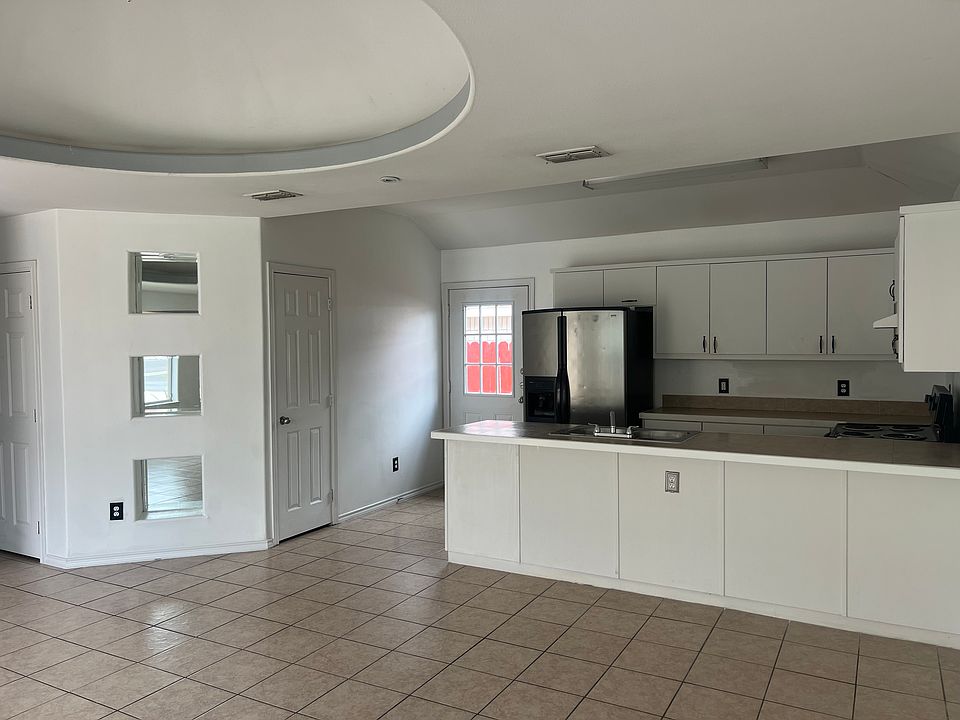 1st image of 1925 Summer Breeze Rd #2