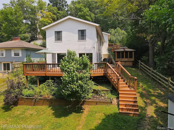 11662 Weiman Dr, Pinckney, MI 48169