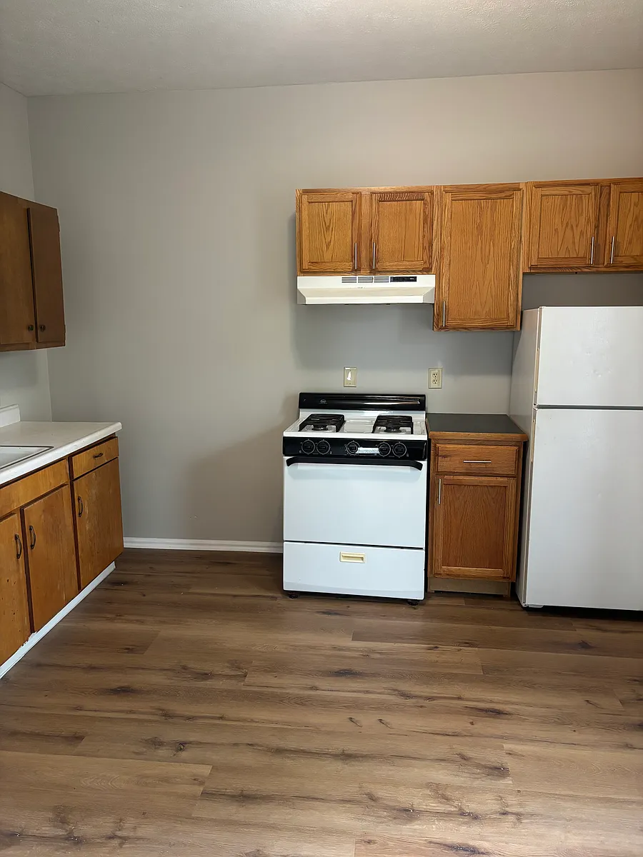 Photo 2 of 12 - 404 Main St #B - Oneida, NY Building Photo - 404 Main St #B
