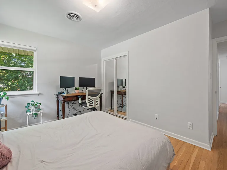 504 Kirkwood Ln — Photo 30