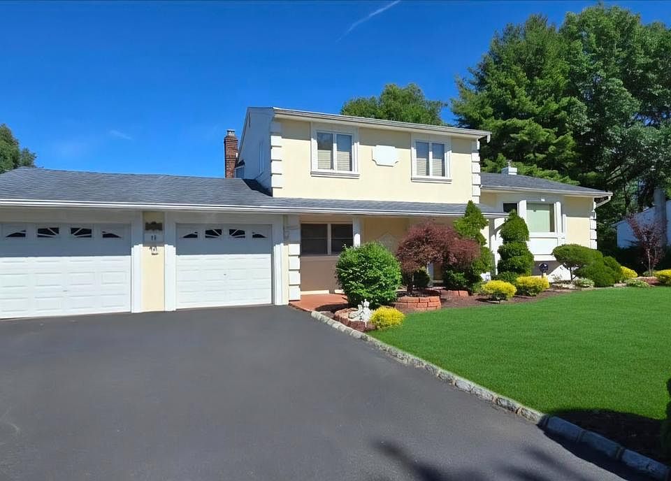 1st image of 13 Tuscarora Cir