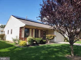 28 Cottage Ln W, Columbus, NJ 08022