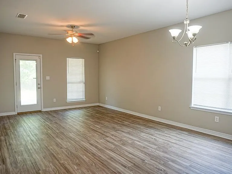 4885 Catahoula Dr — Photo 2