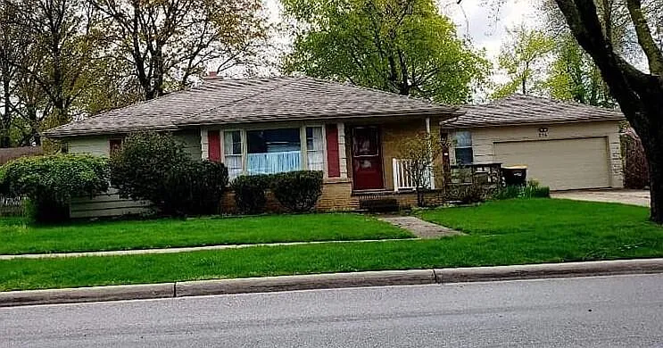 216 E Main St photo 1
