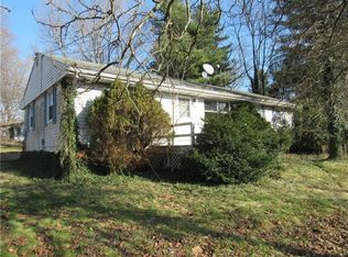 435 Pine St, Hookstown, PA 15050