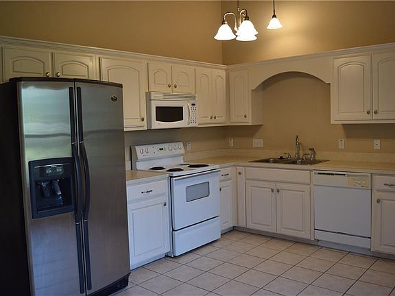 5th image of 440 W Fm 243