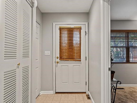 5th image of 3866 N Milwaukee Ct
